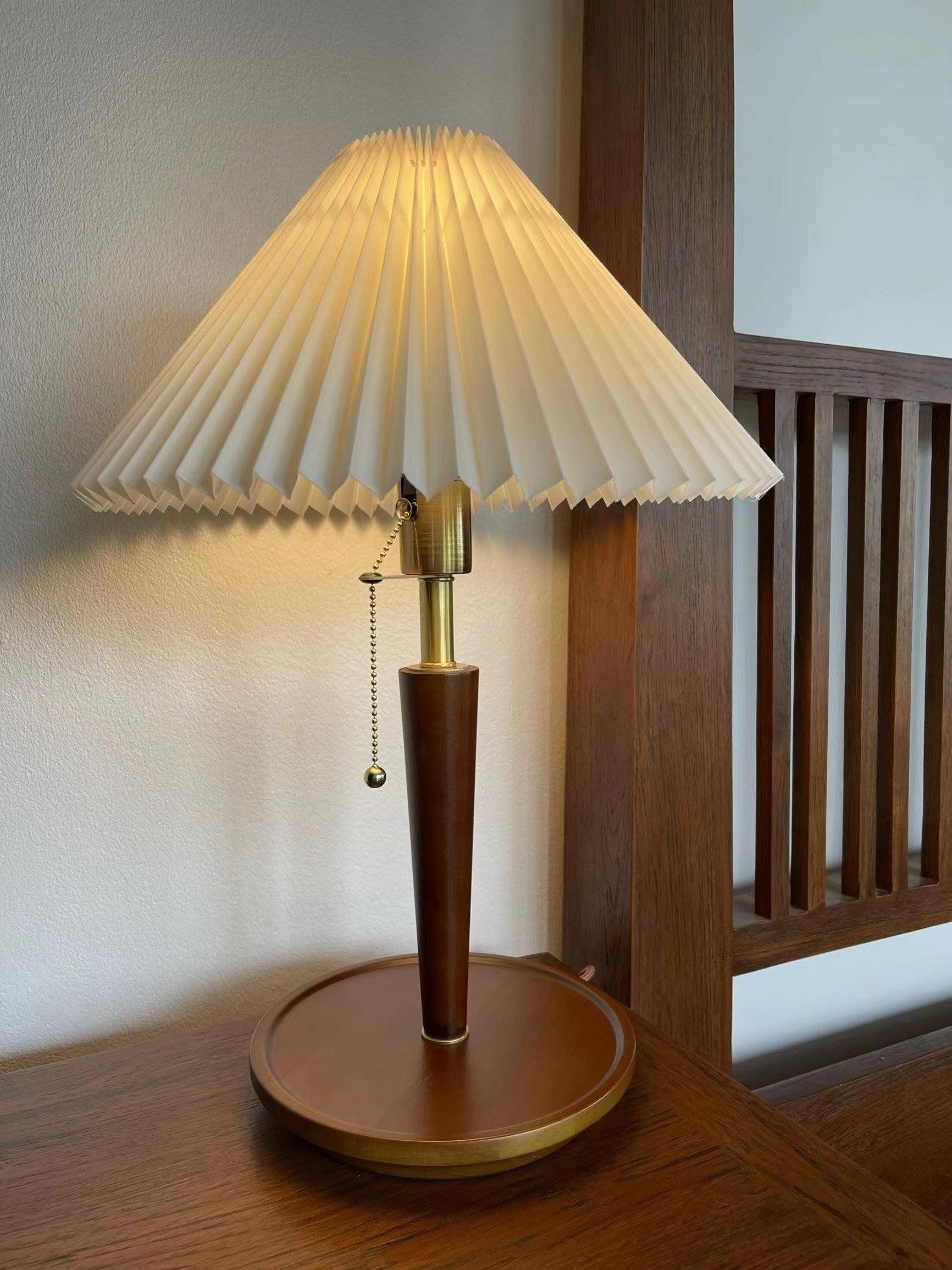 Nordic Retro Pleated Fabric Wooden Table Lamp For Bedroom M375