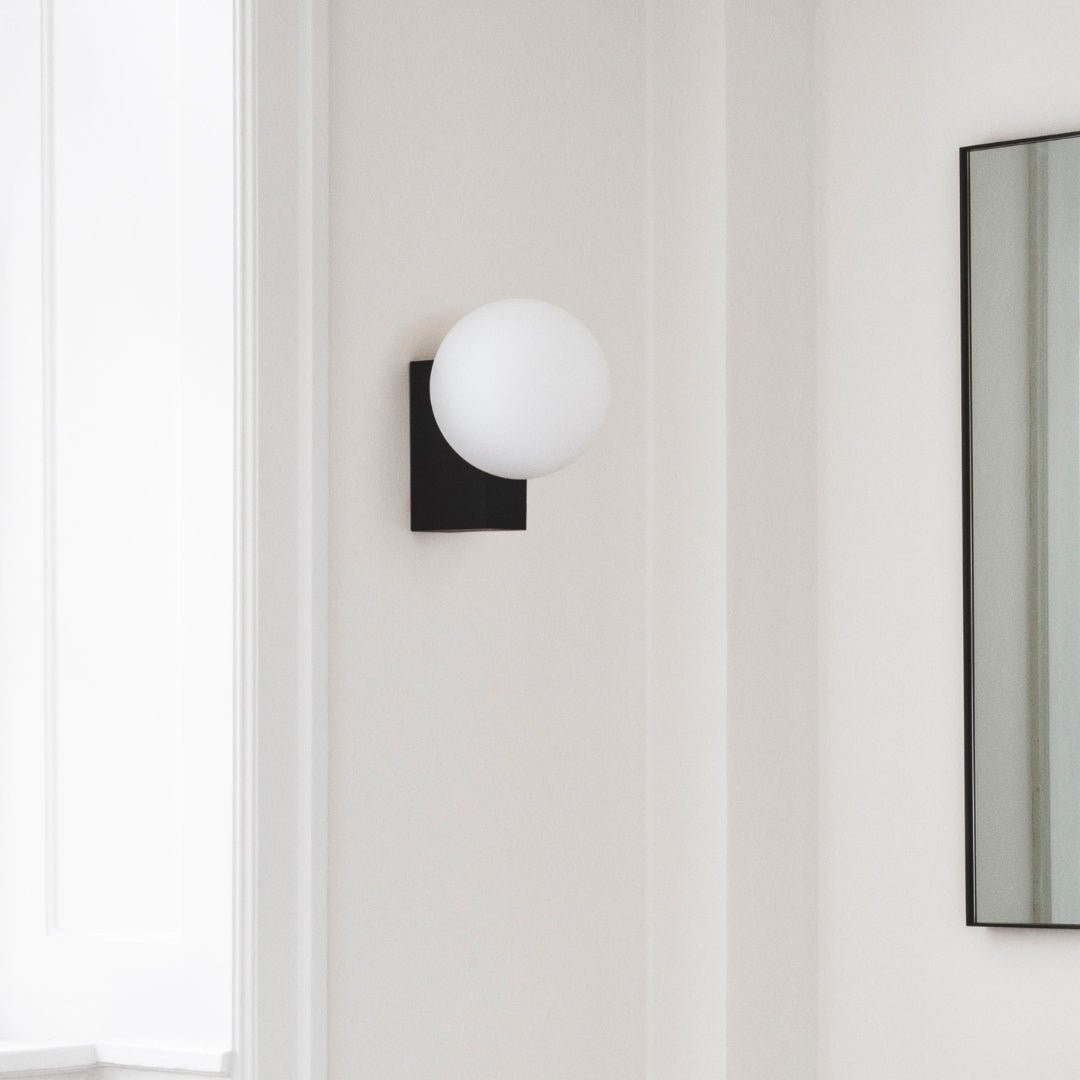 Minimalist Spherical Wall Lamp M444