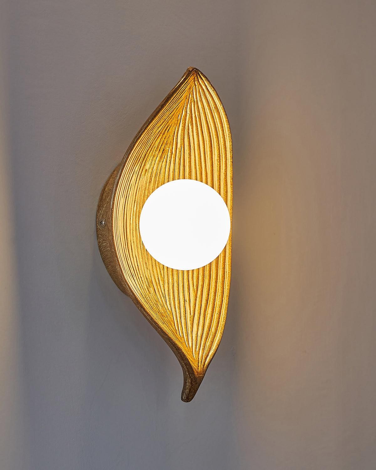Contemporary Nordic Leaf Resin Wall Light M268