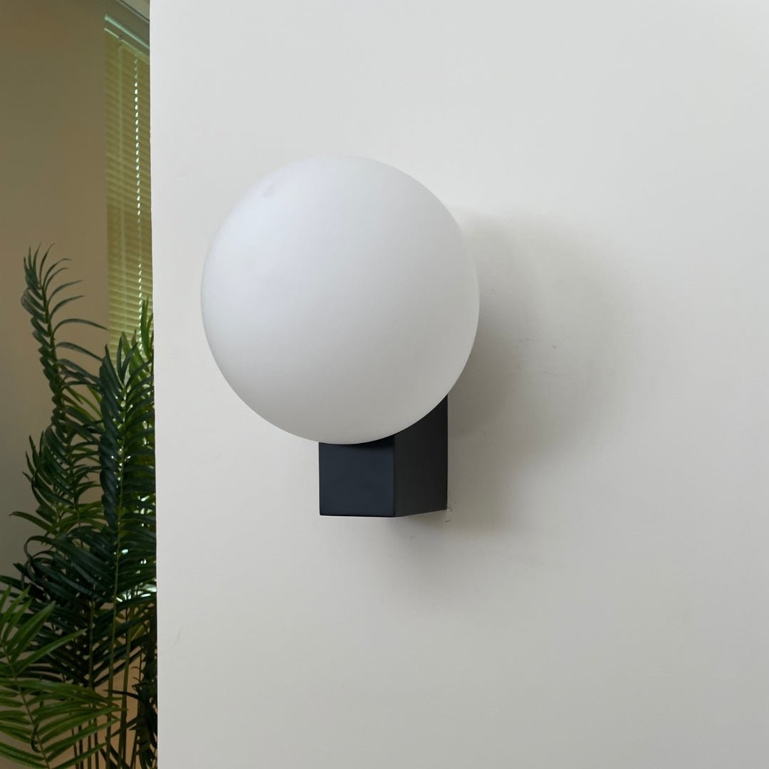 Minimalist Spherical Wall Lamp M444