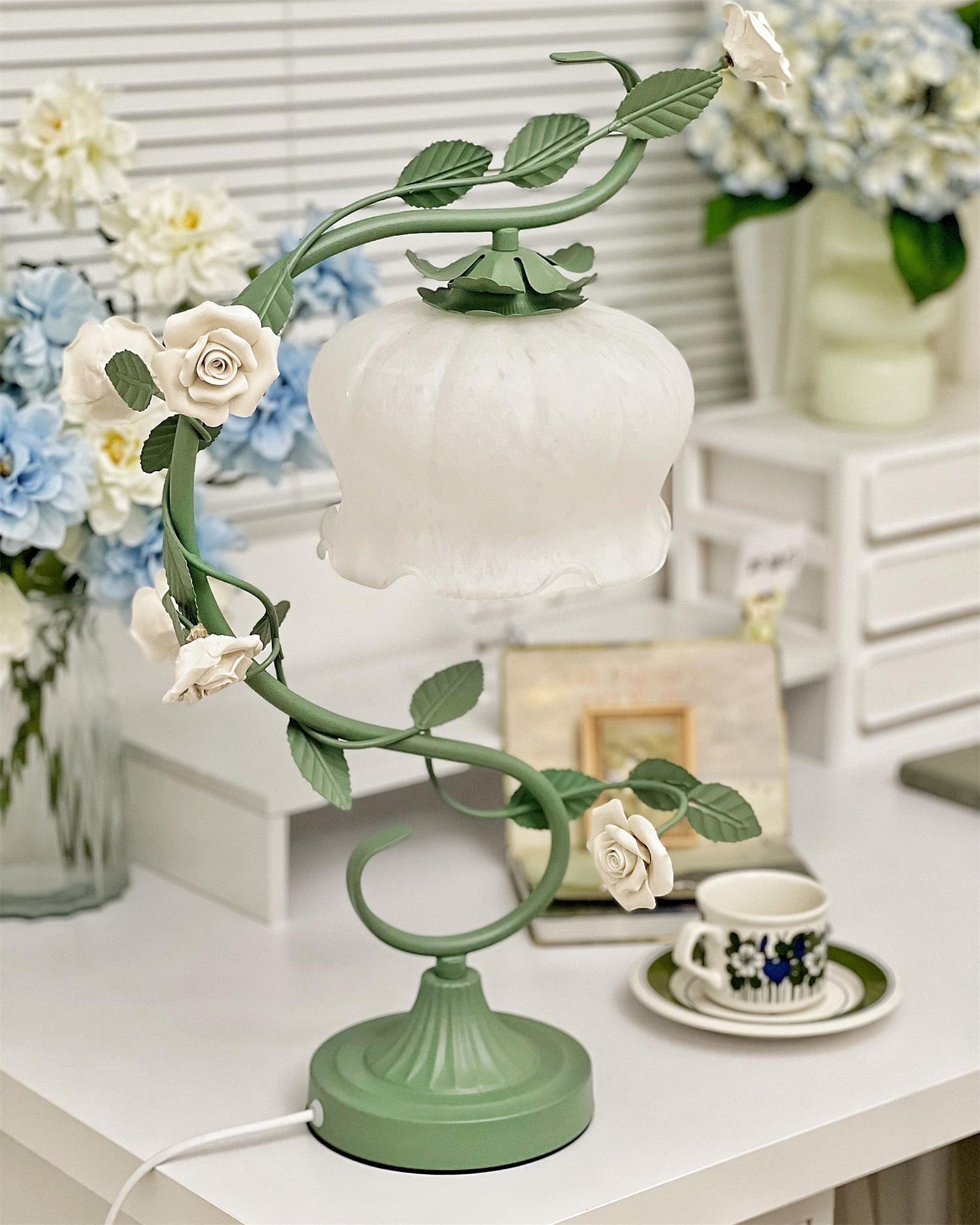 Green Pink White Rose Flower Table Lamp M107