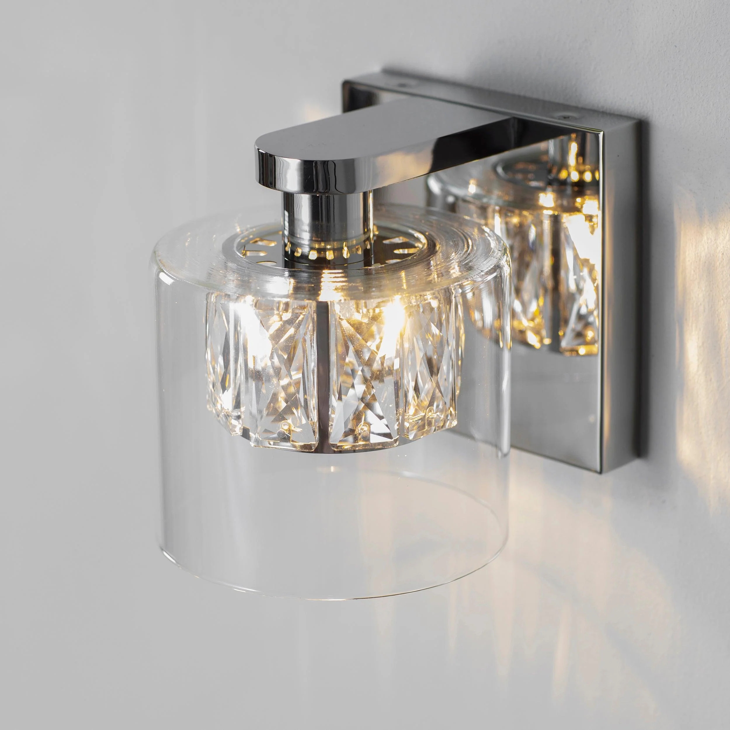 Glomara Sculpted Metal Wall Lamp - Transitional Sconce Ambient Lighting for Bedrooms and Entryways T996