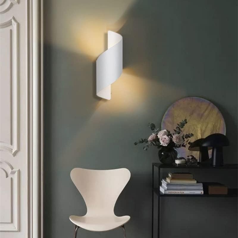 Modern Curl Twisted LED Wall Light M38