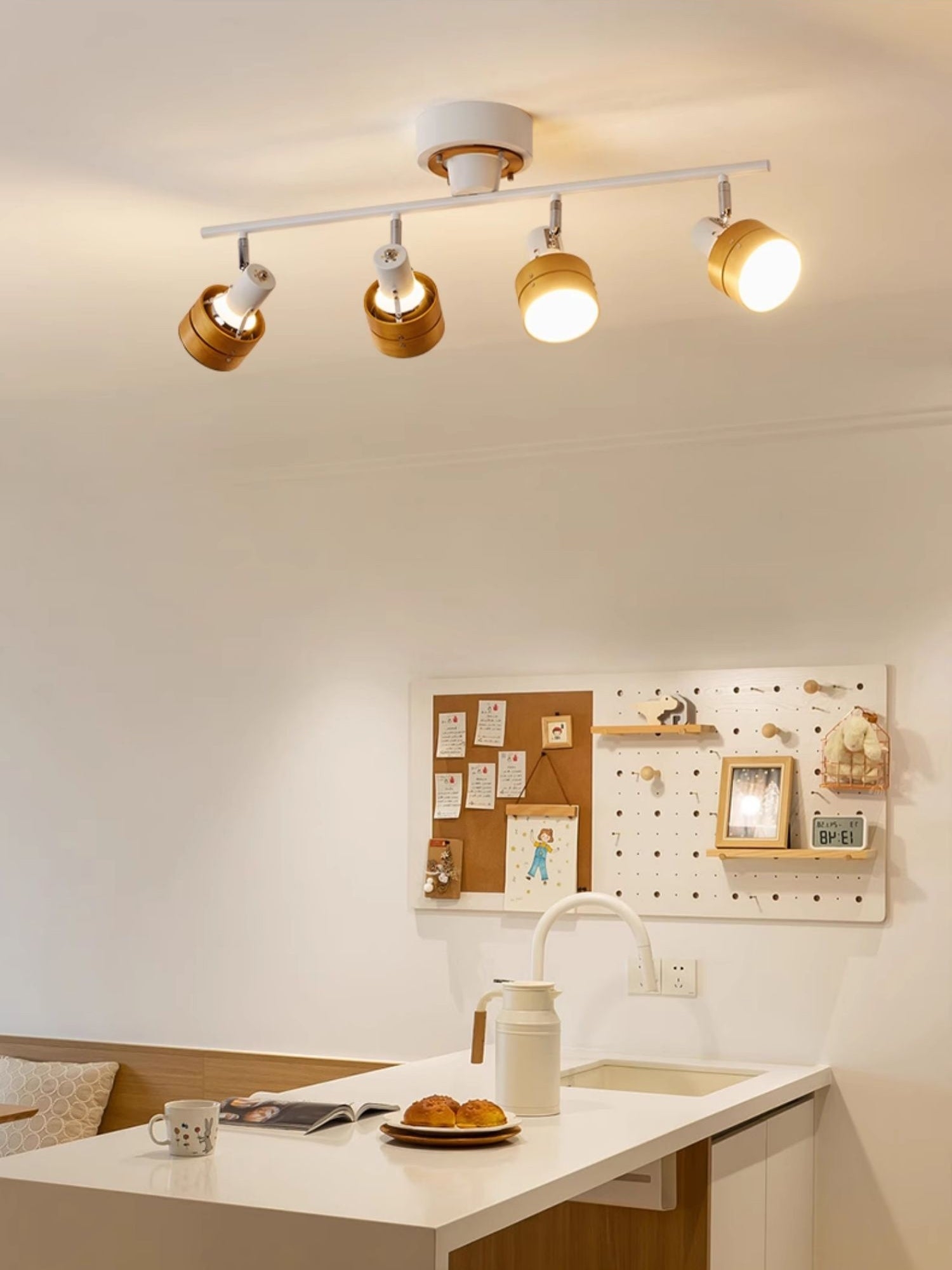 Nordic Cylindrical 4-Light Spotlight T1639