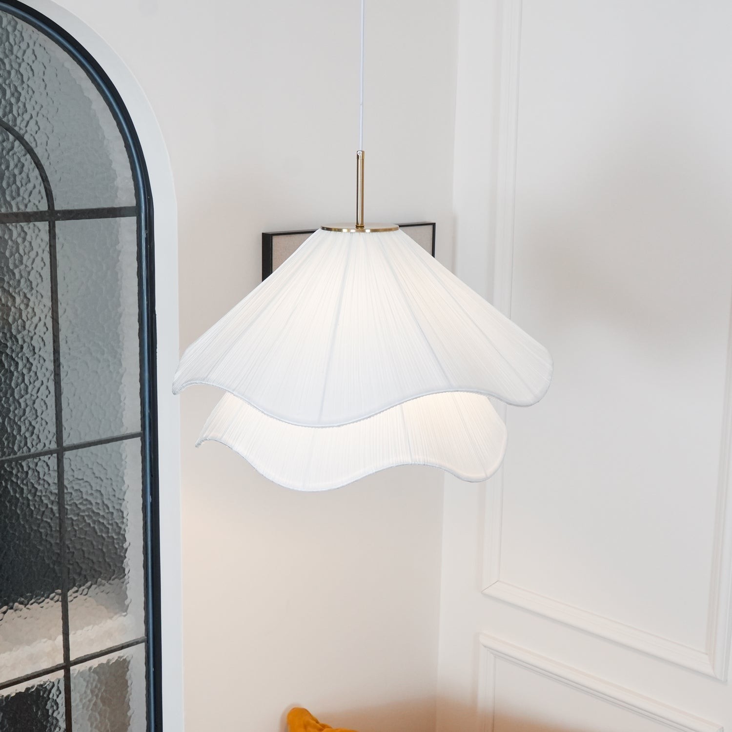 White Layered Pleats Pendant Lamp M147