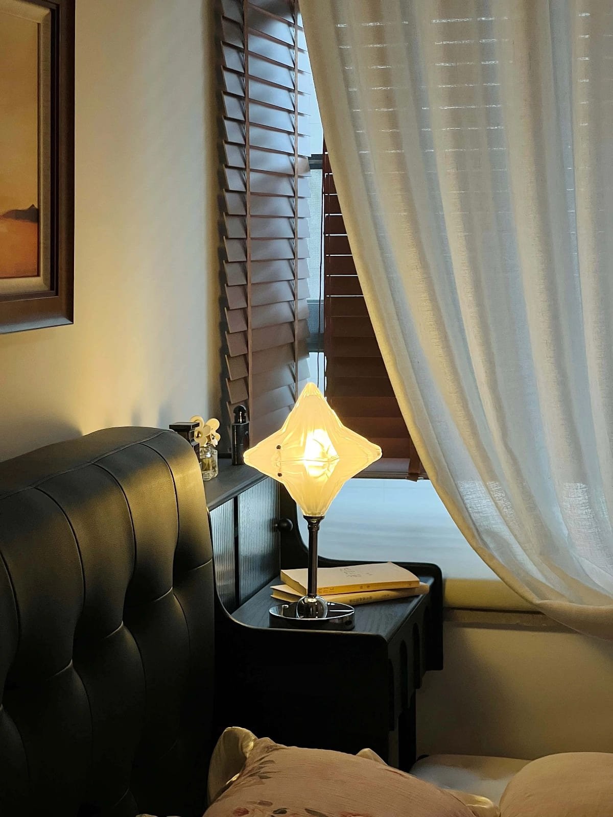 Art Deco Star Table Lamp - Frosted Glass Light for Modern Bedrooms - Astris Lyra T436