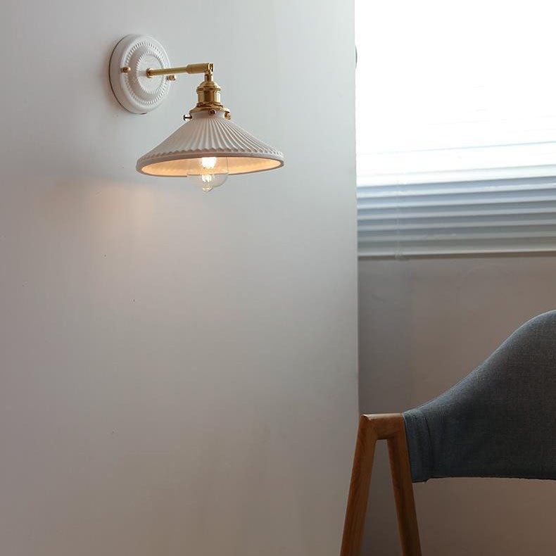 Vintage Ceramic & Brass Wall Sconce – Elegant Lighting for Bedrooms & Hallways T265