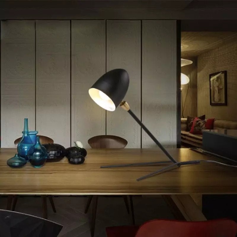 Solavo Tripod Table Lamp - Modern Minimalist Metal Design for Desk