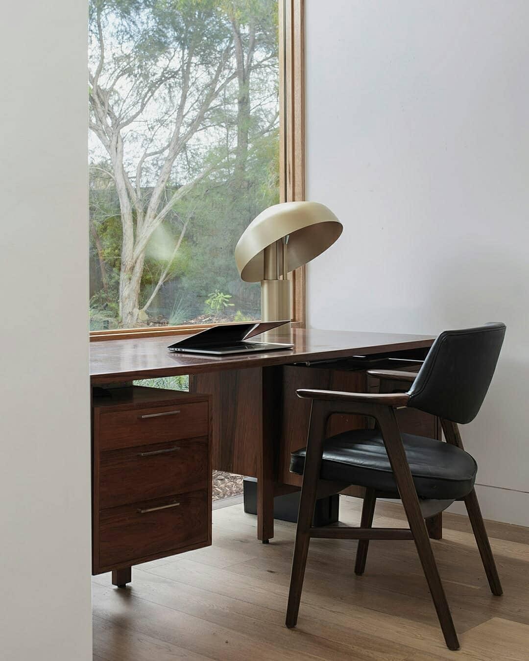 Modern Minimalist Design Crooked Head Table Lamp M340