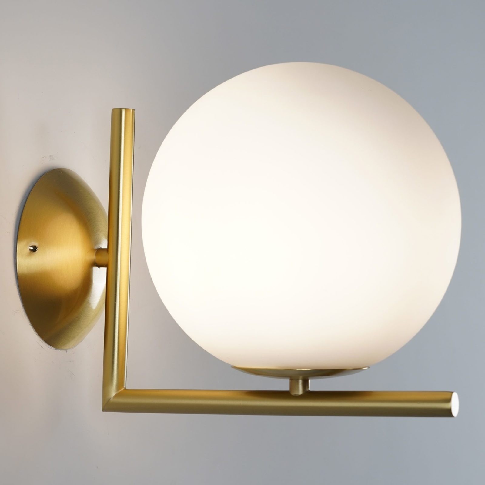 Iscalia Wall/Ceiling Light – Globe Design for Living Room
