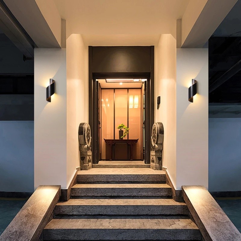 Modern Curl Twisted LED Wall Light M38