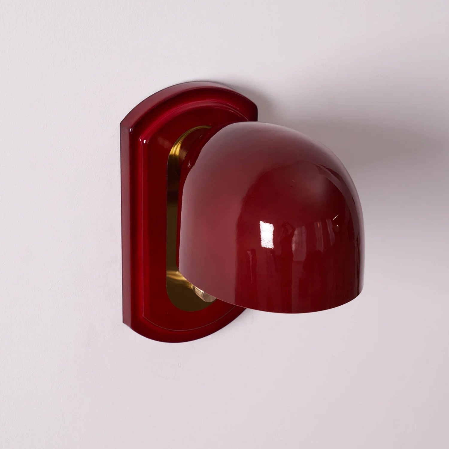 Livessa Sculptural Glass Wall Lamp – Modern Accent Light for Bedrooms T540