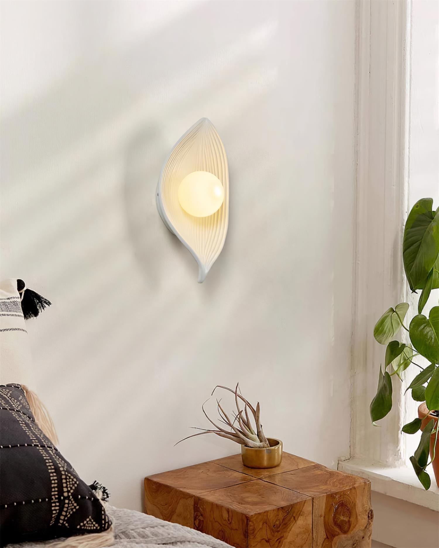 Contemporary Nordic Leaf Resin Wall Light M268