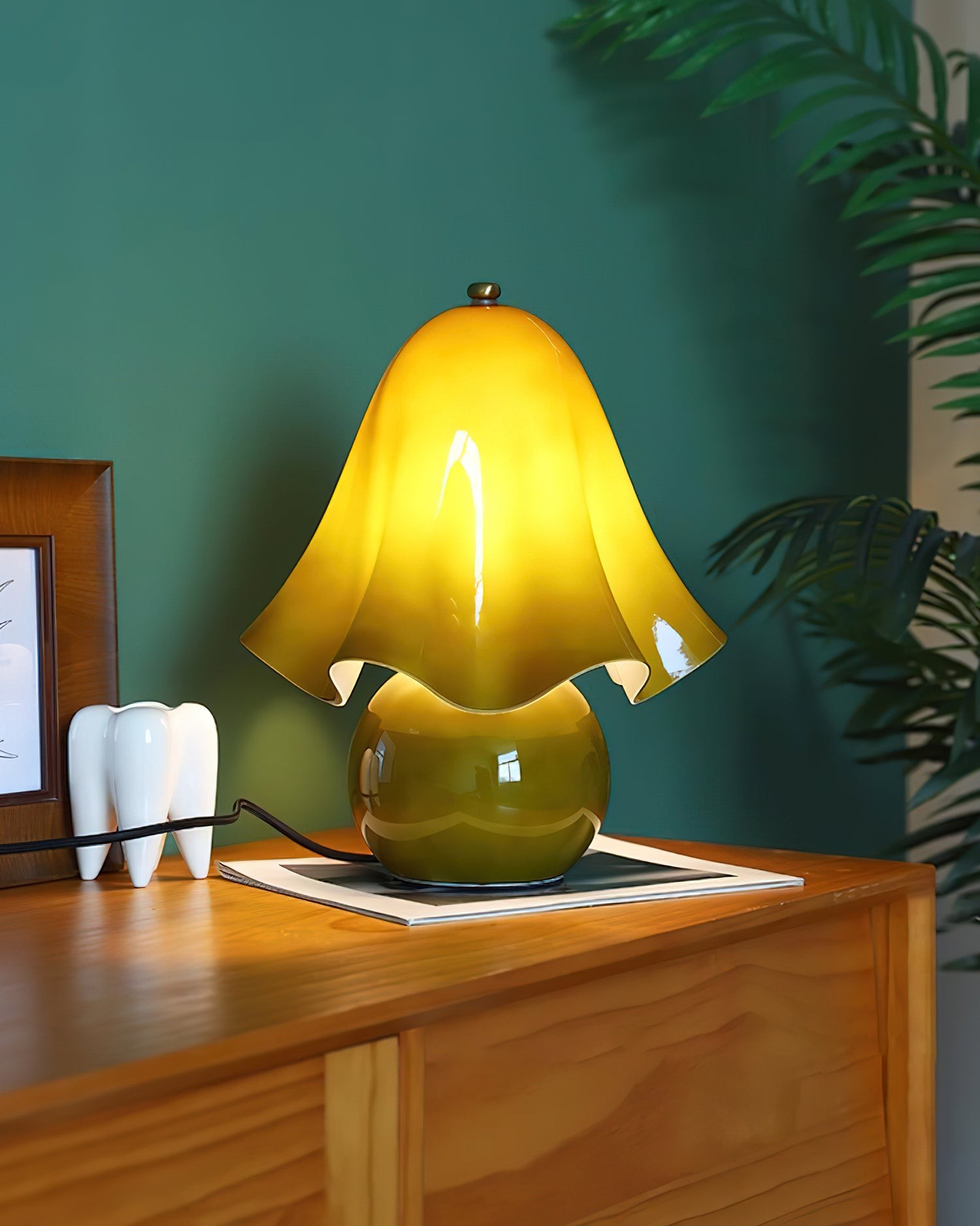 Bellina Sculptural Bell Flower Table Lamp - Accent Lighting for Room T281