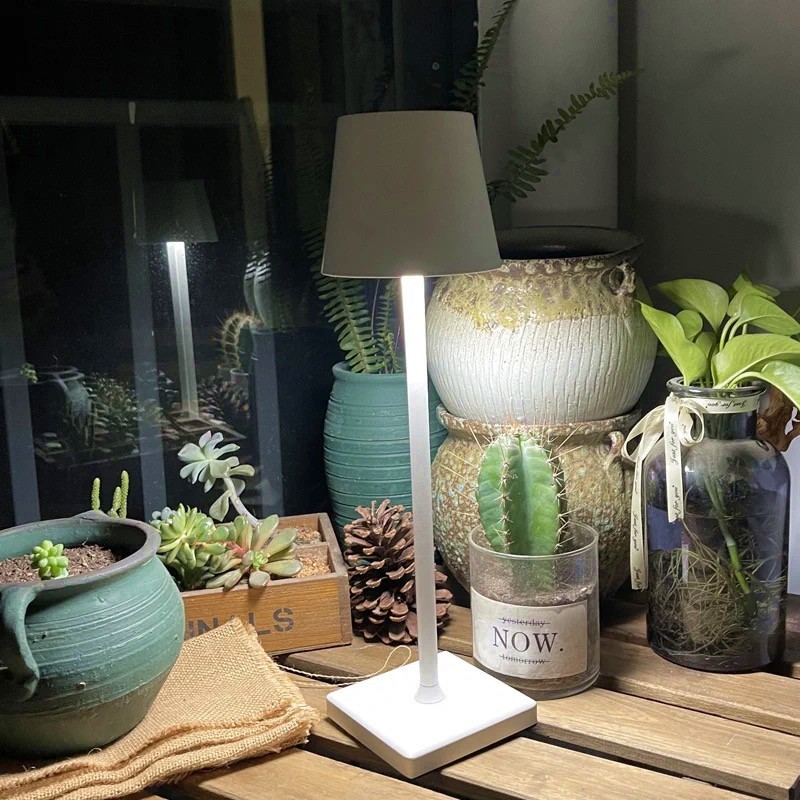 Cordless Rechargeable LED Table Lamp S18