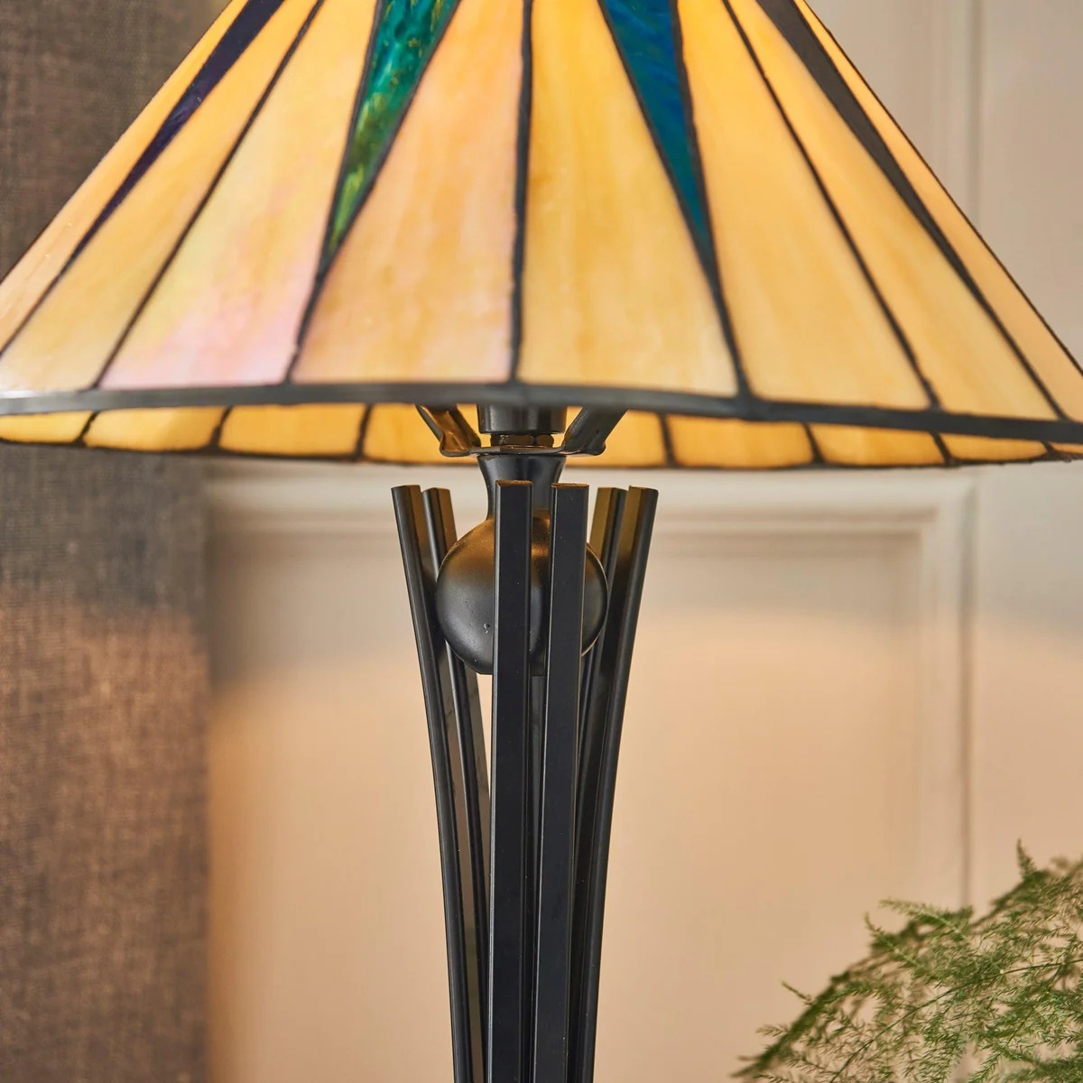 TF Dark Star Tiffany Style Geometric Shade Table Lamp for Bedroom and Accent Lighting T975