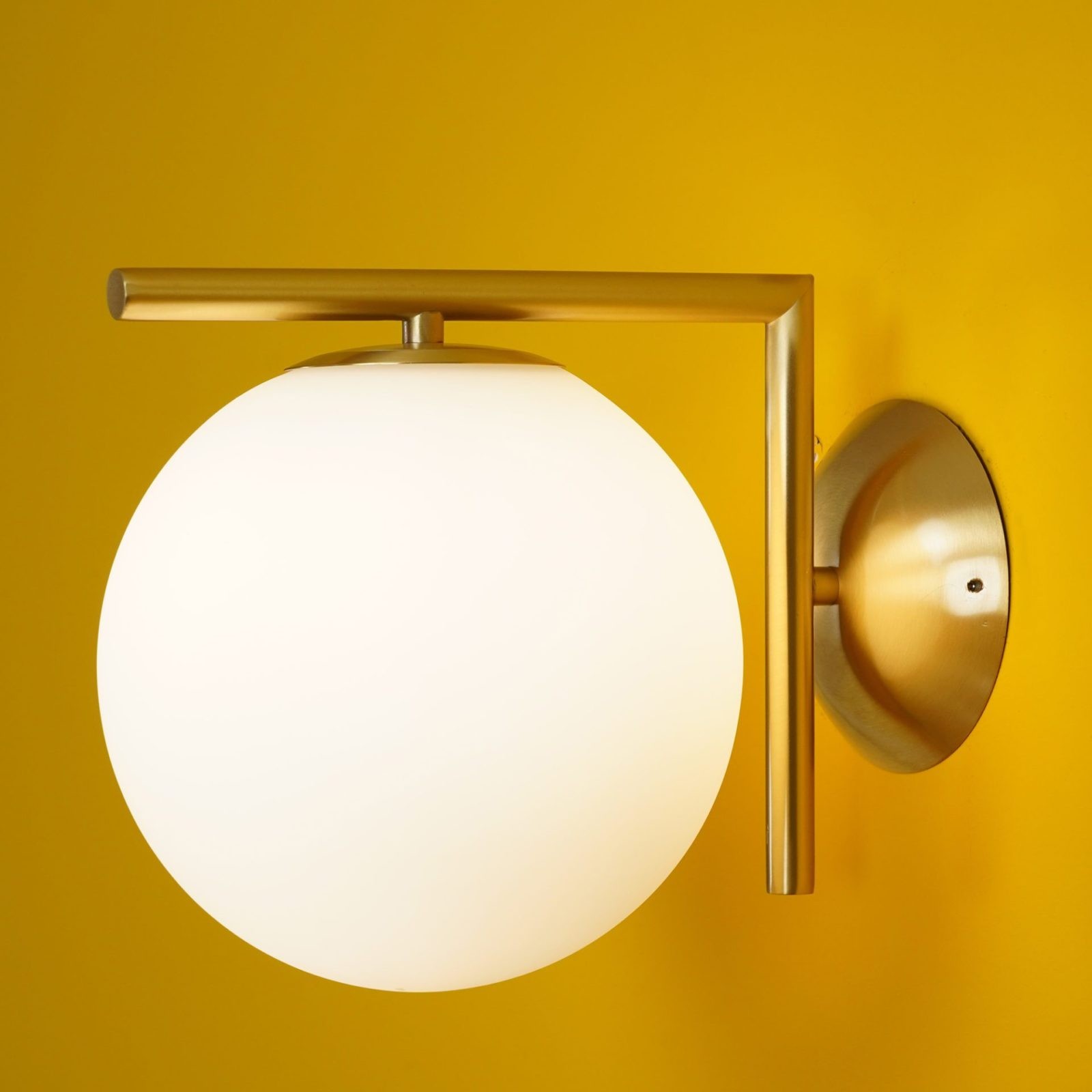 Iscalia Wall/Ceiling Light – Globe Design for Living Room