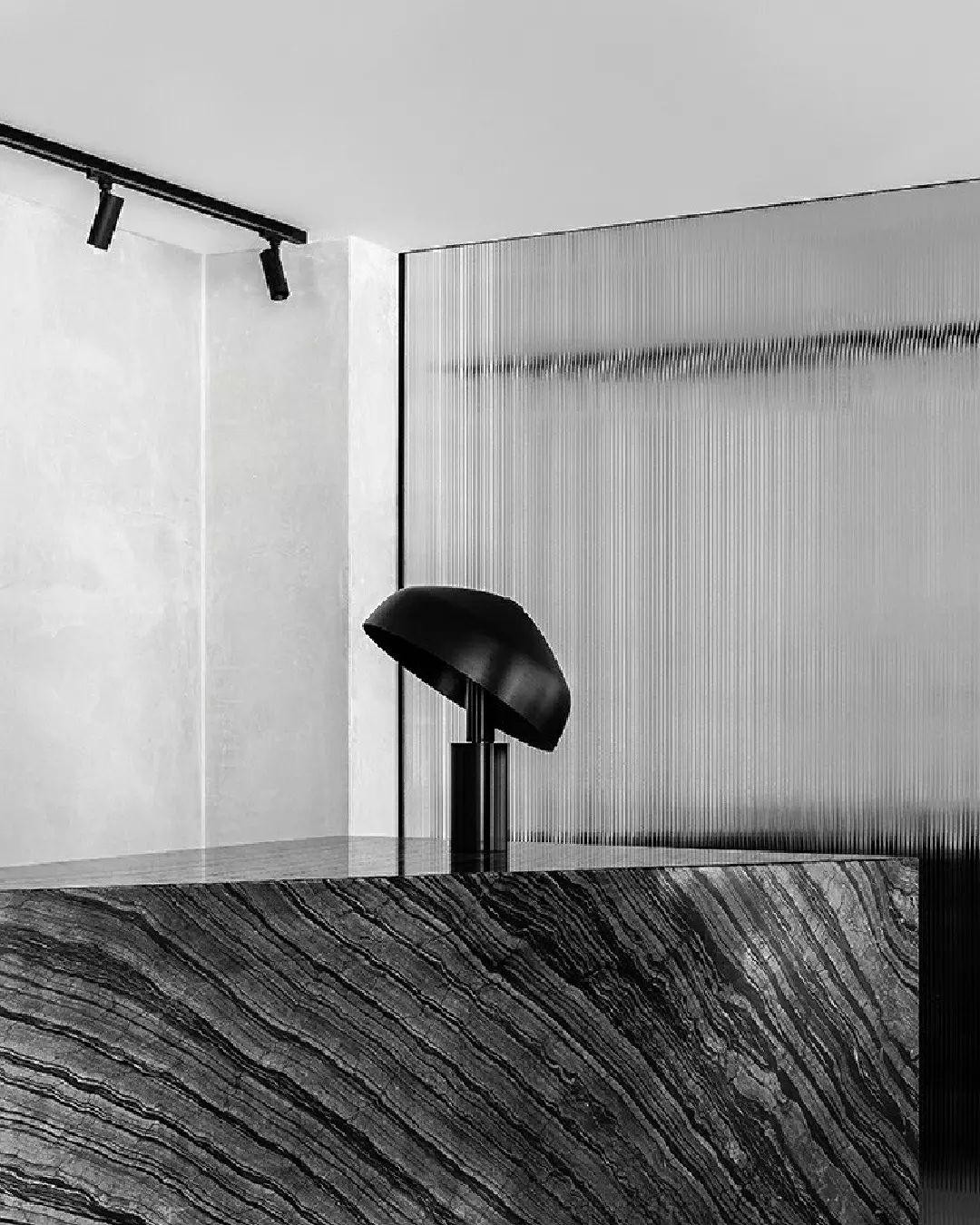 Modern Minimalist Design Crooked Head Table Lamp M340