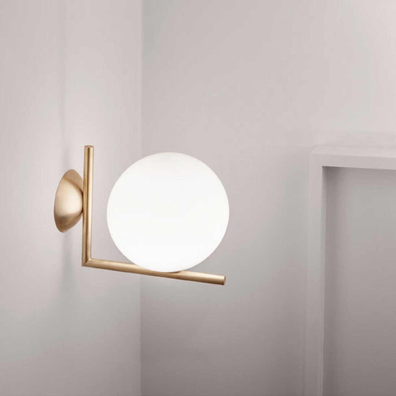 Iscalia Wall/Ceiling Light – Globe Design for Living Room