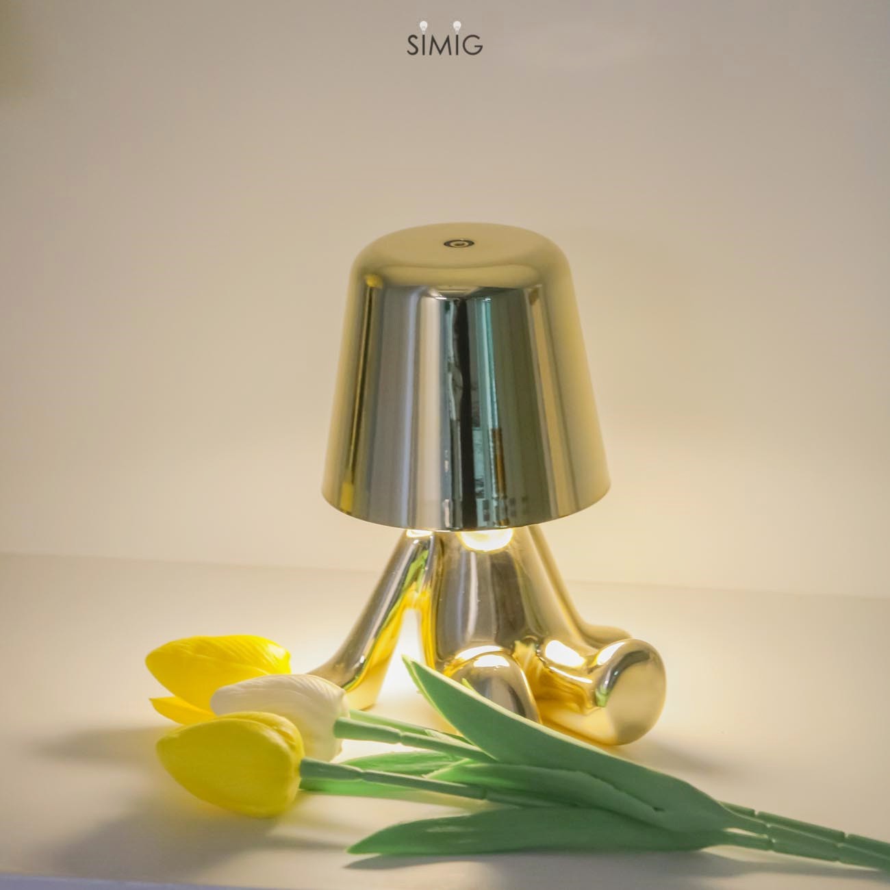 Aurabrova Human Figure Table Lamp - Modern Sculptural Design for Living Room