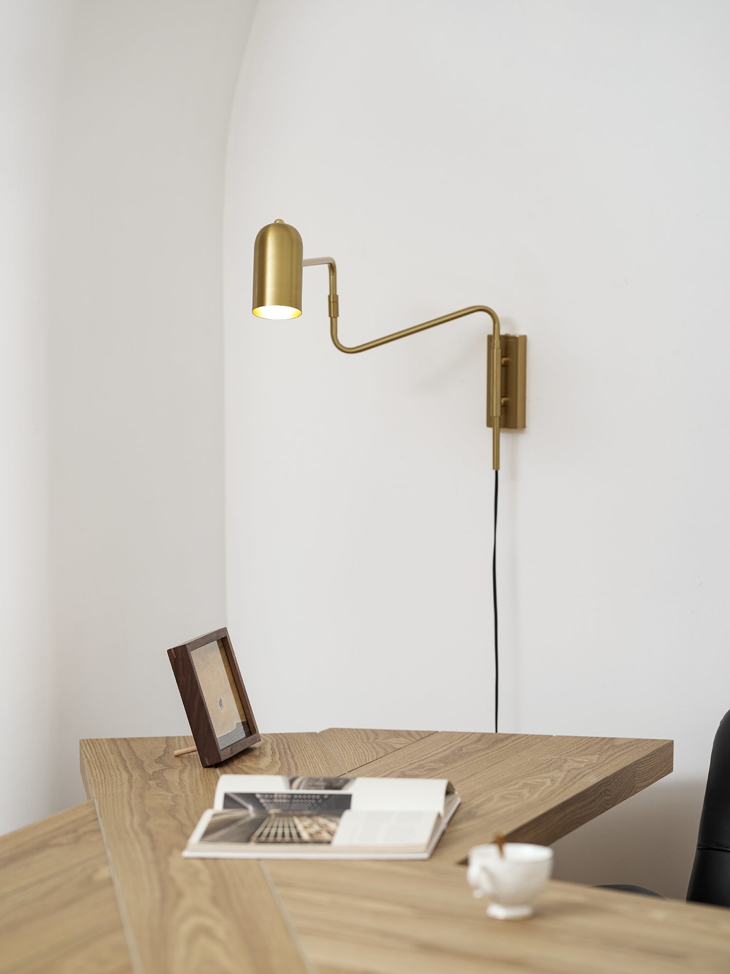 Adjustable Arm Plug In Wall Lamp T1595