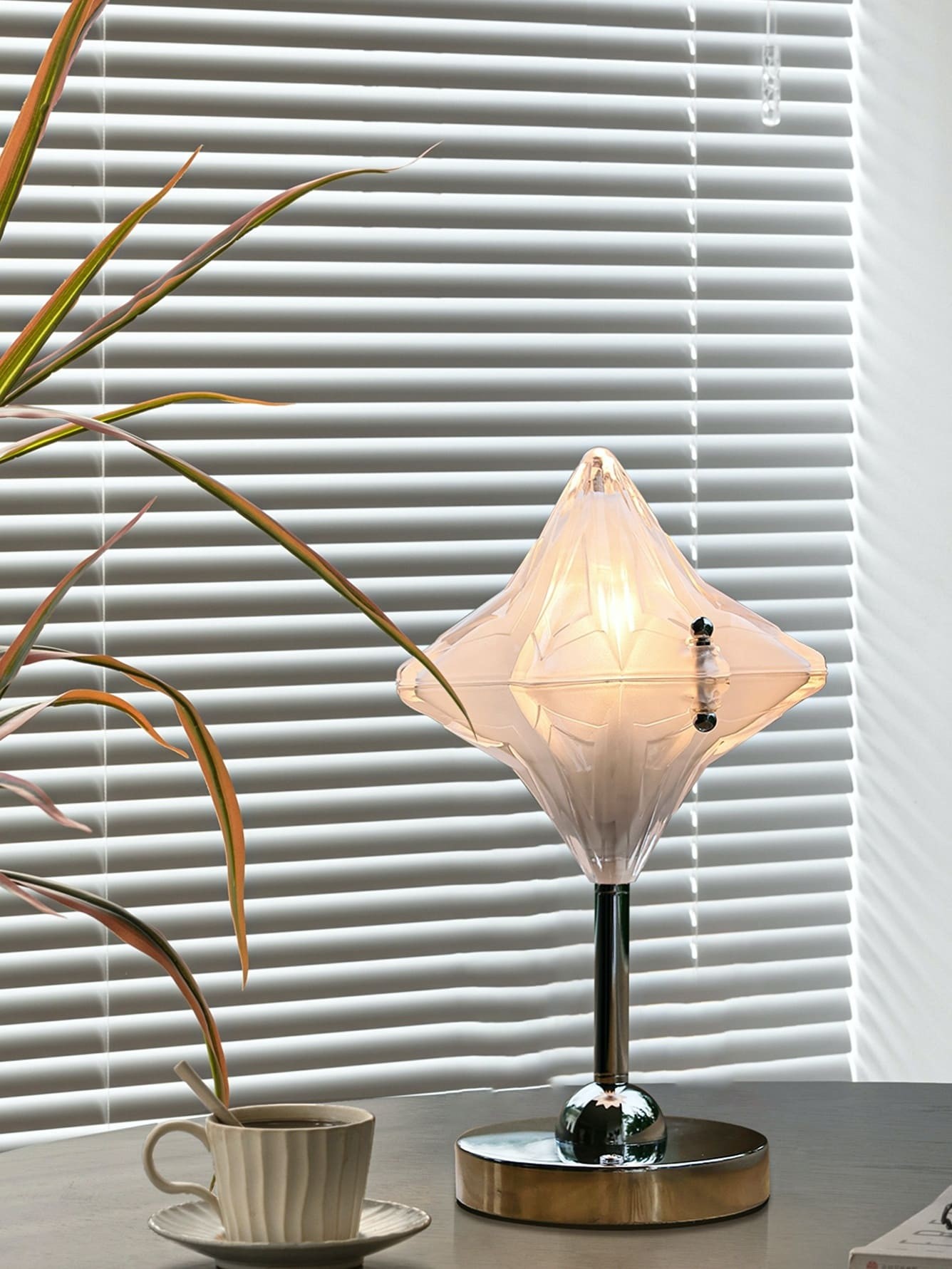 Art Deco Star Table Lamp - Frosted Glass Light for Modern Bedrooms - Astris Lyra T436