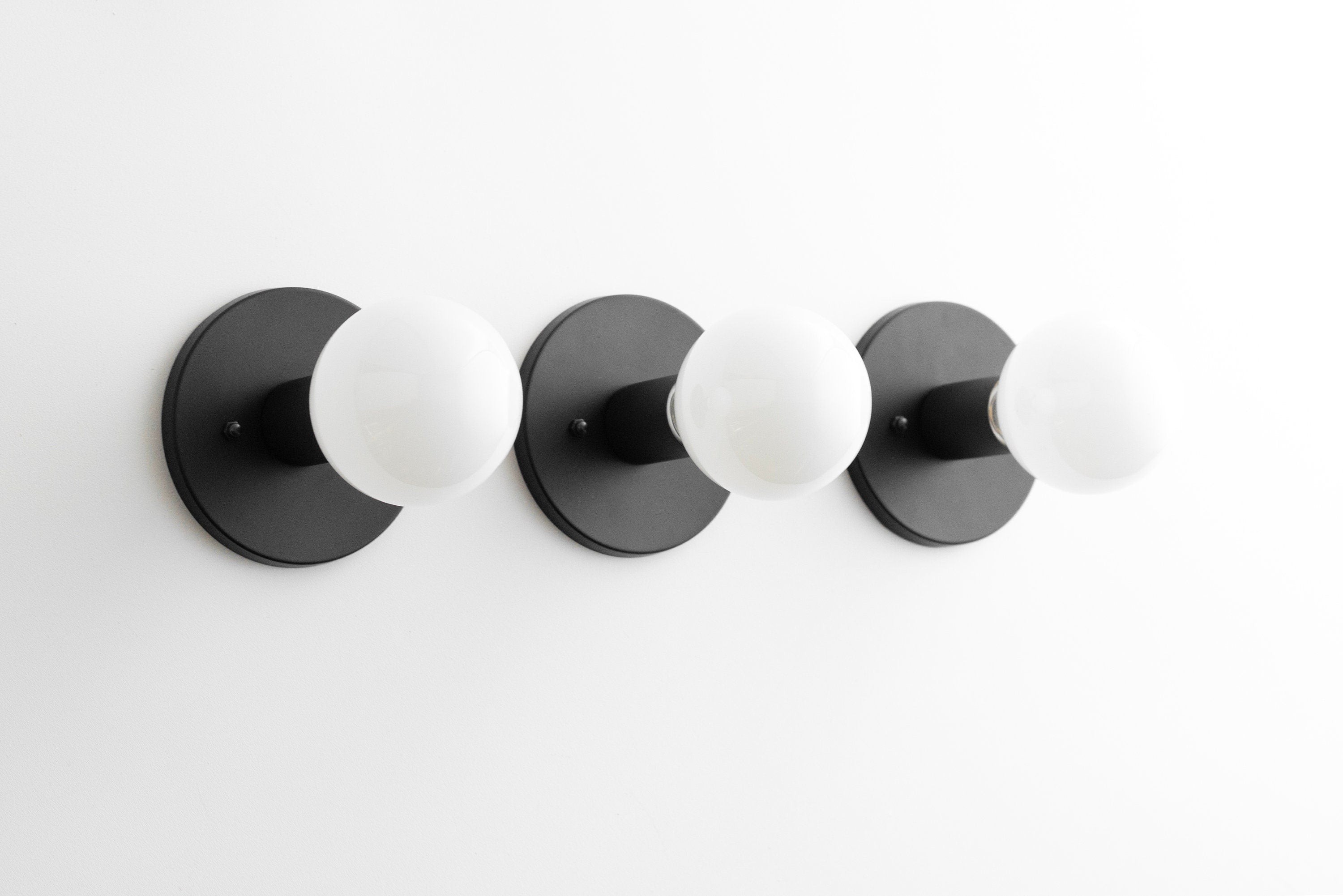 Glorica Glass Minimalist Wall Sconce - Versatile Modern Light For Any Room T333