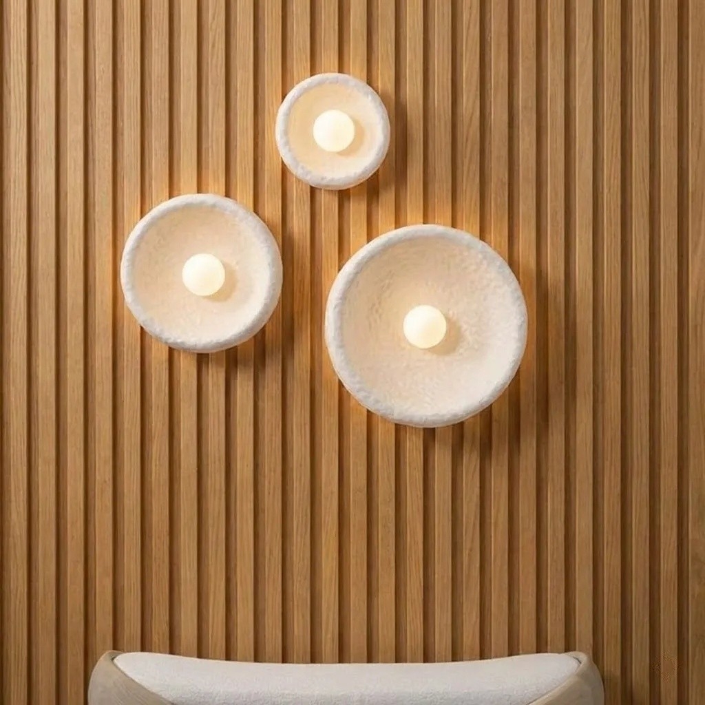 Minimalist Elegance White Resin Wall Sconce S374