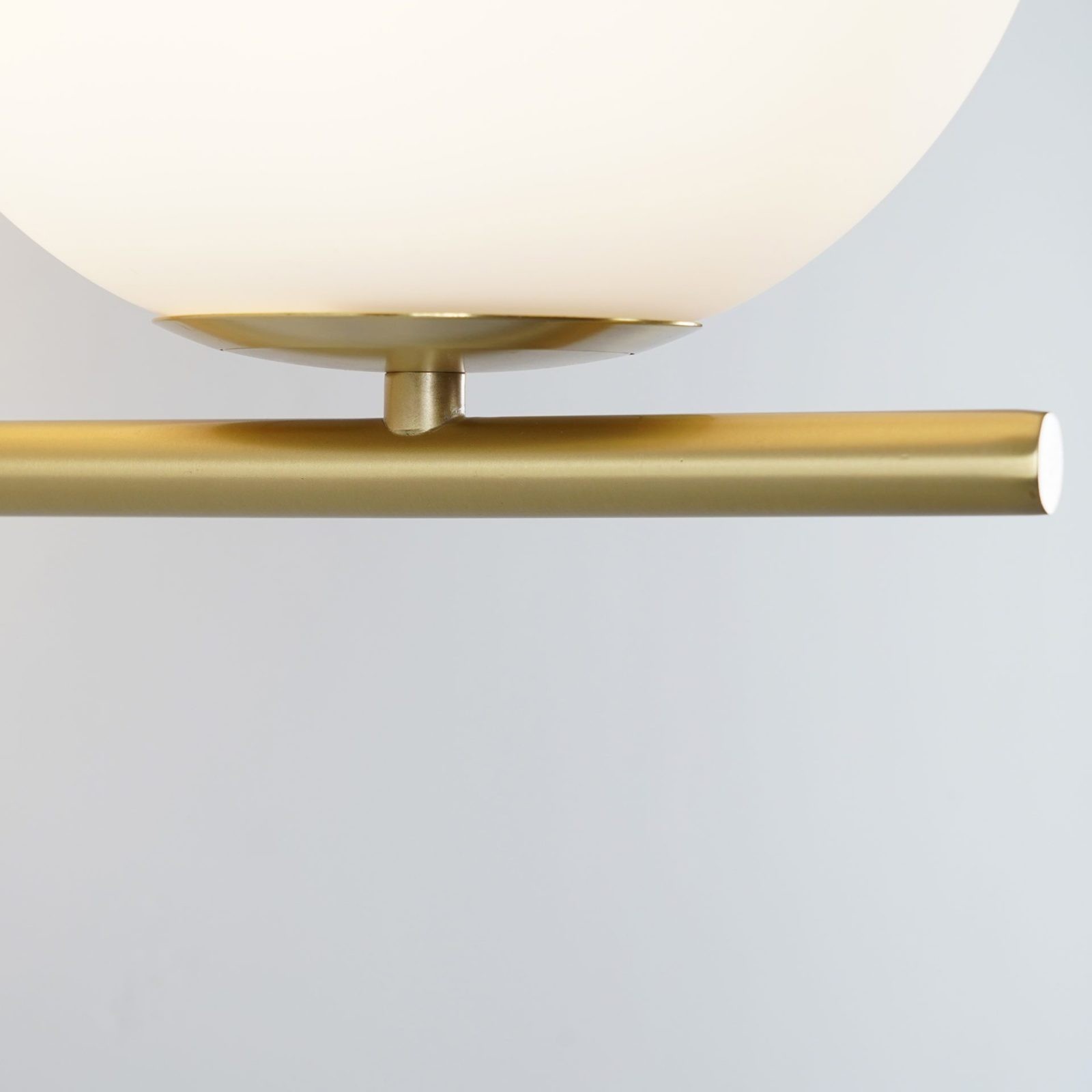 Iscalia Wall/Ceiling Light – Globe Design for Living Room