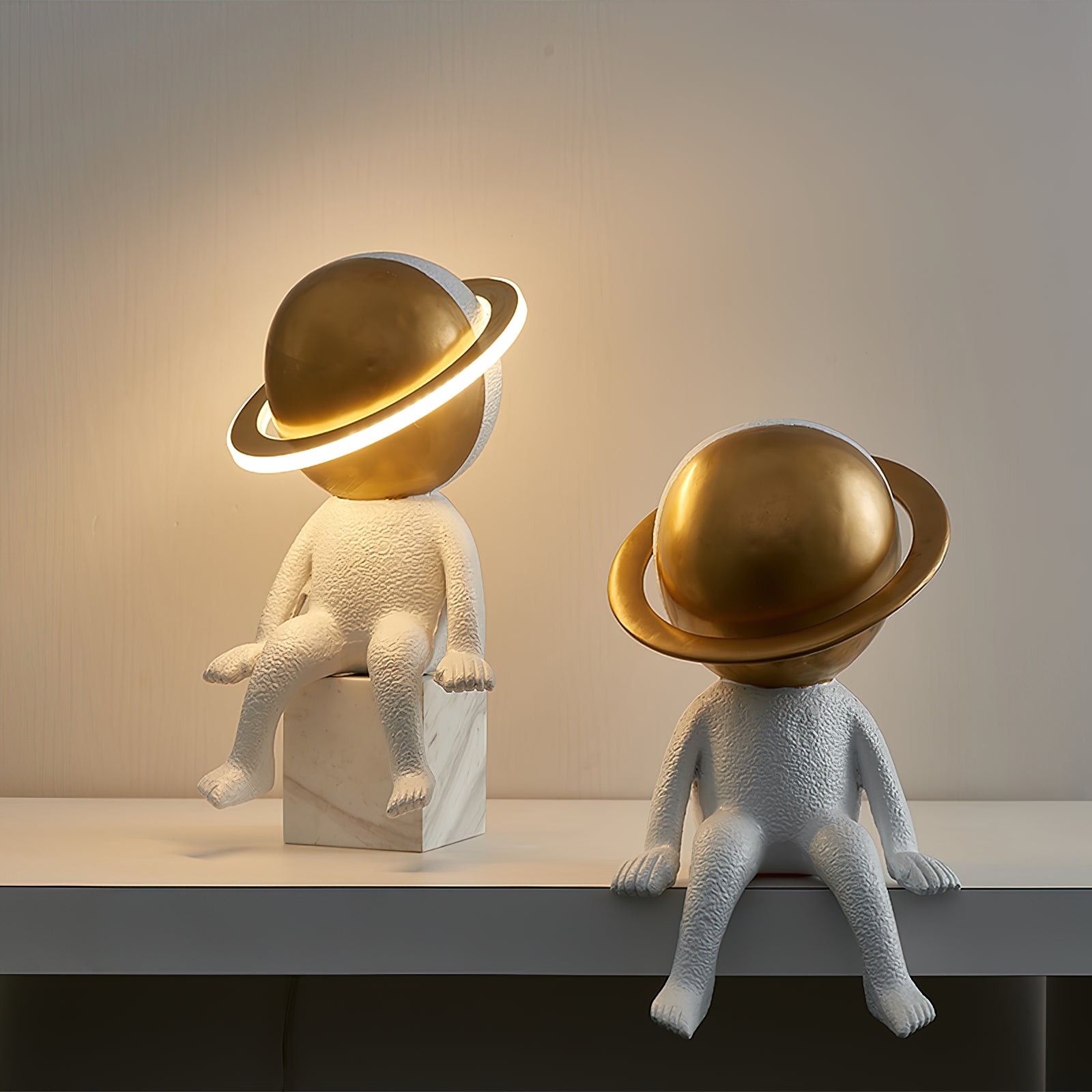 Modern Space Astronaut Resin Table Lamp M303