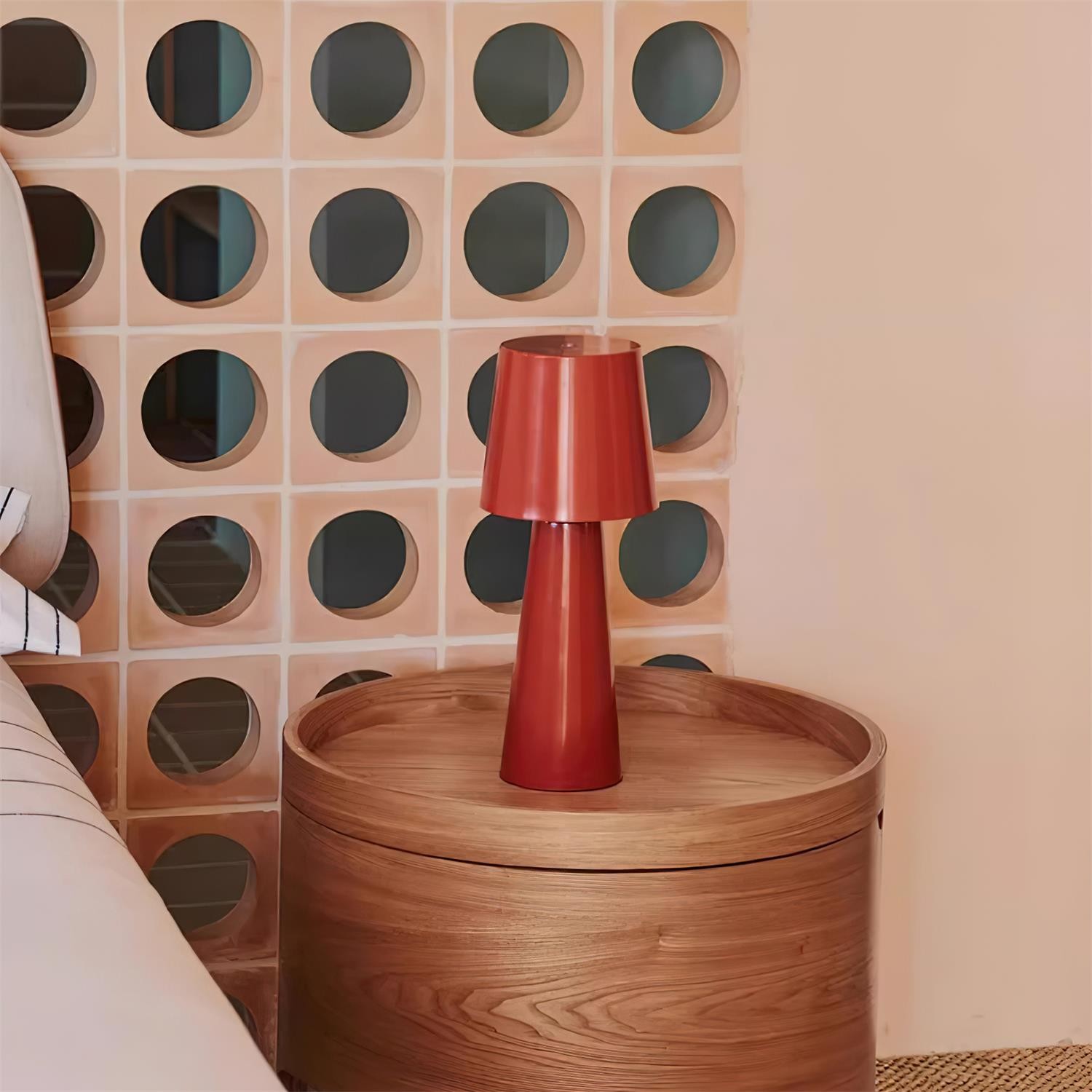 Modern Conical Metal Table Lamp M210