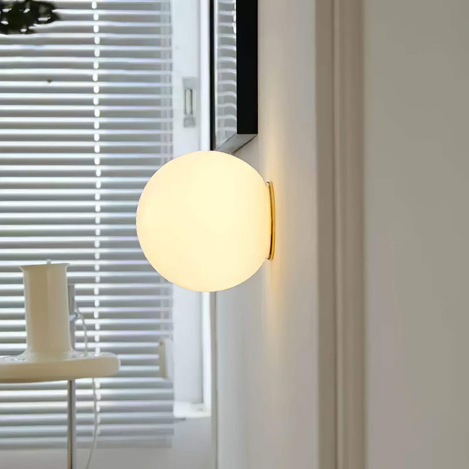 Minimalist Bauhaus Orb Style Wall Lamp M550