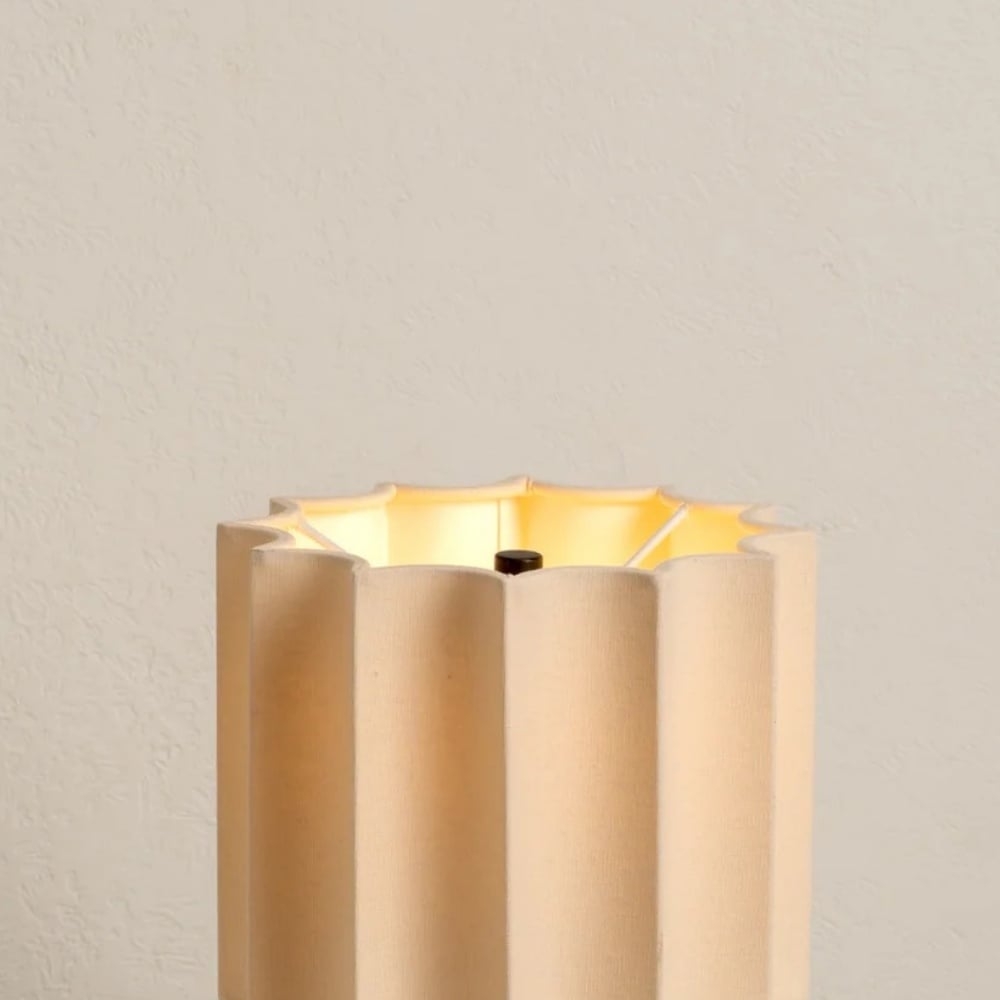 Cavilon Wide Fan Shade Table Lamp – Elegant Ambient Light for Interior T476