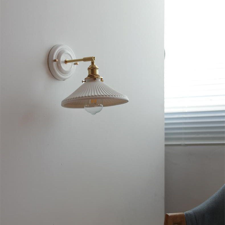 Vintage Ceramic & Brass Wall Sconce – Elegant Lighting for Bedrooms & Hallways T265