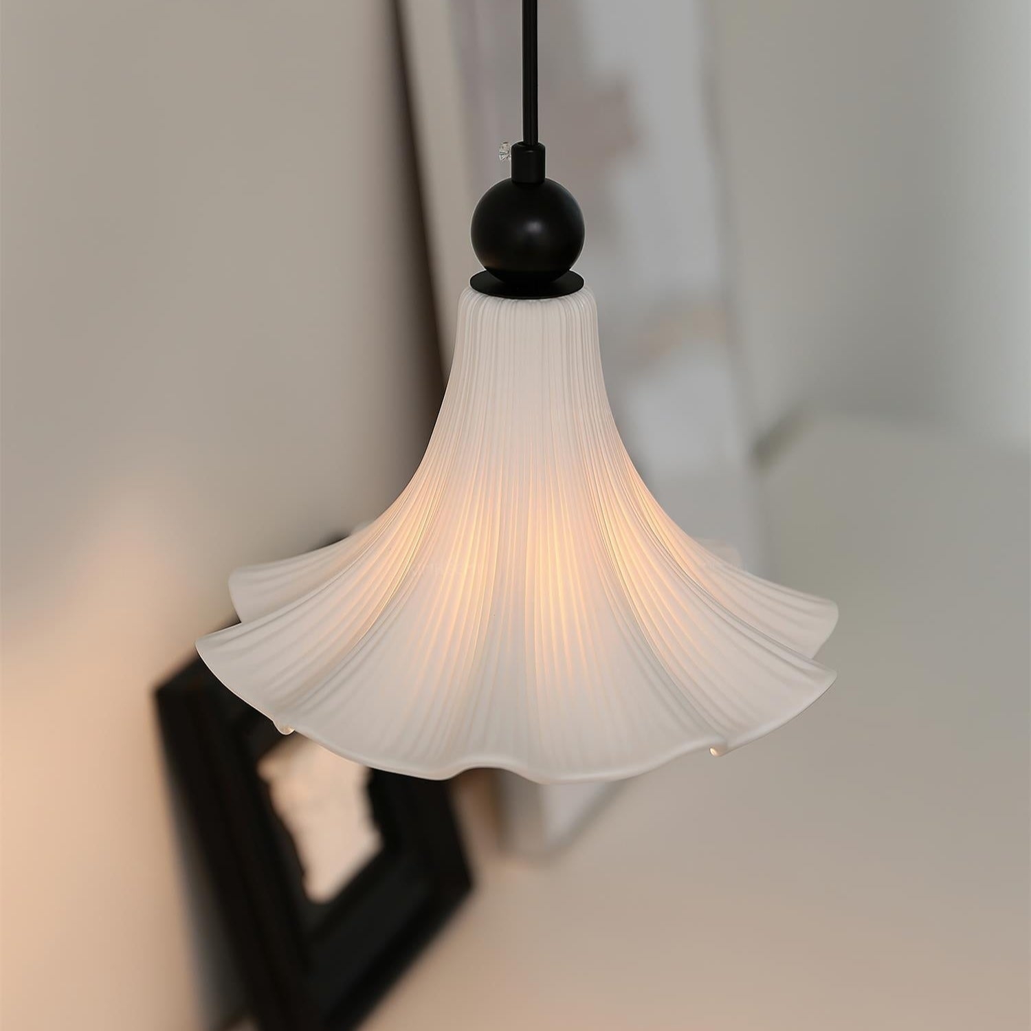 Petalis Charm French Petal Ceramic Pendant Light T2177