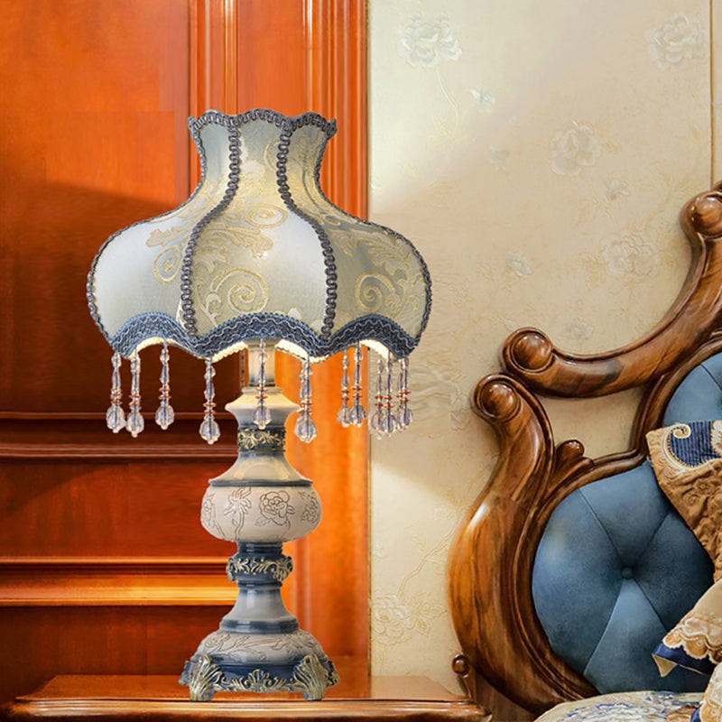Carved Vase Base Floral Lampshade Table Lamp M501