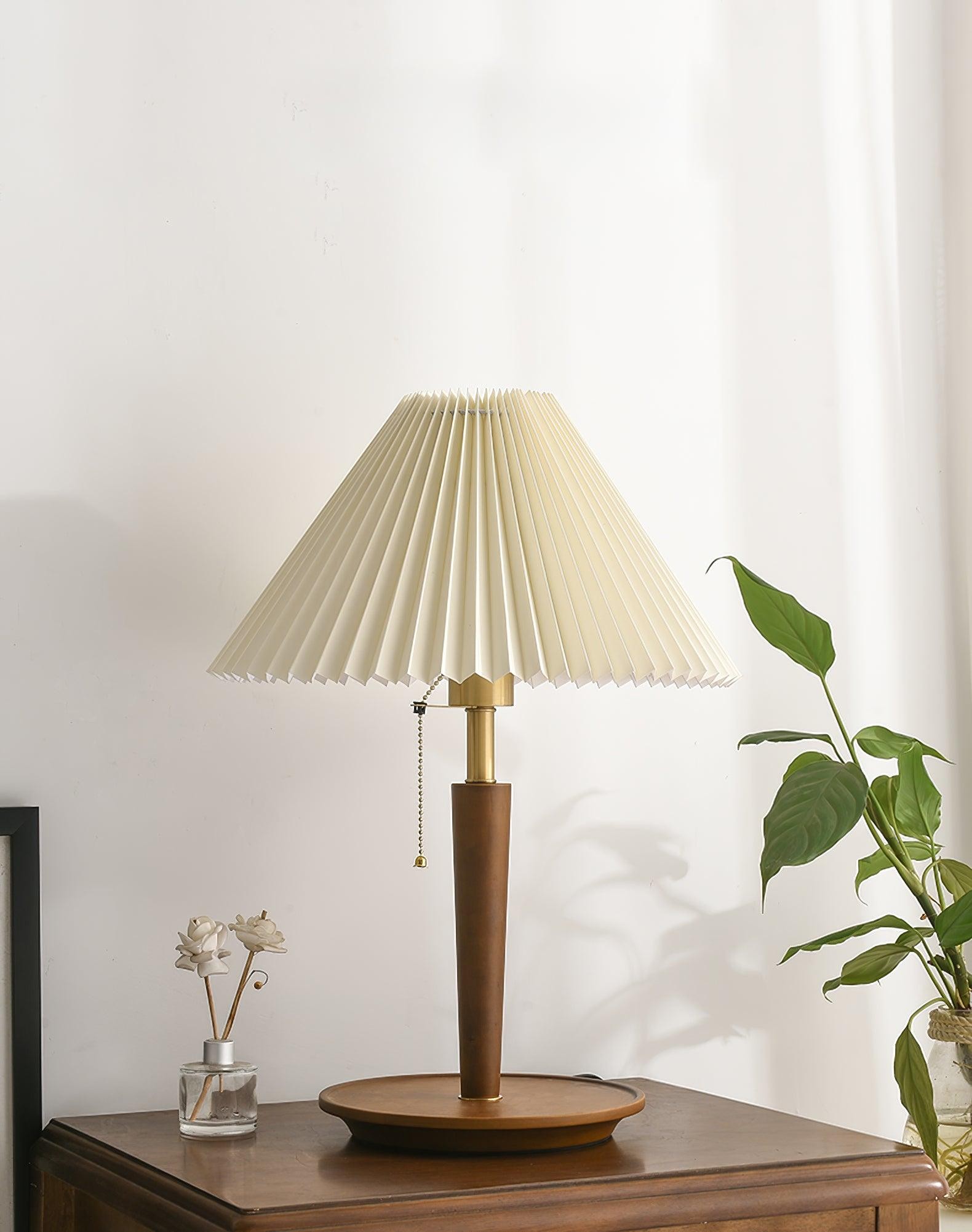 Nordic Retro Pleated Fabric Wooden Table Lamp For Bedroom M375