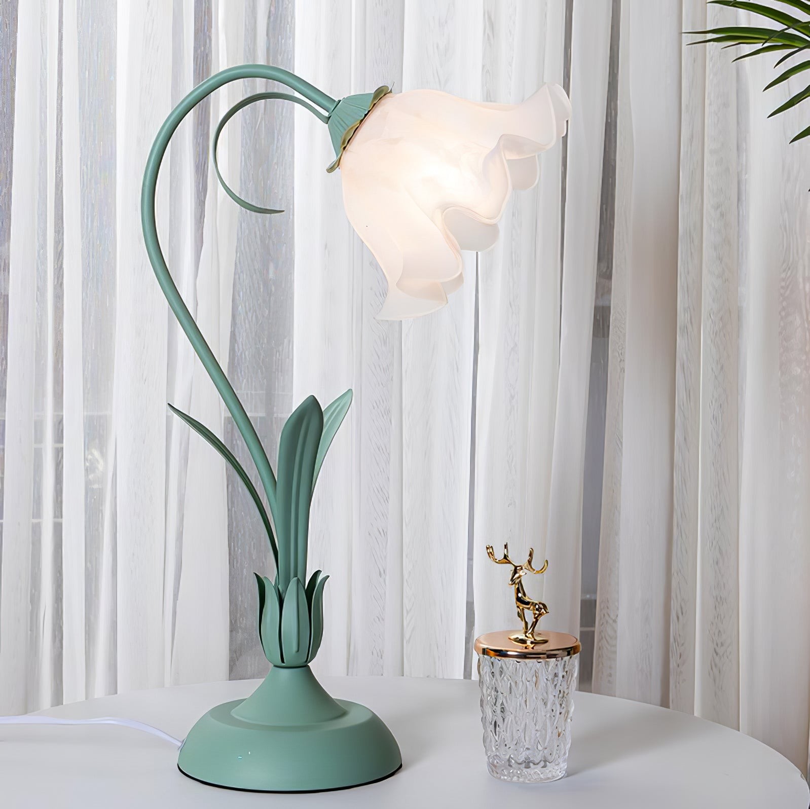 Vintage Adjustable Flower Table Lamp