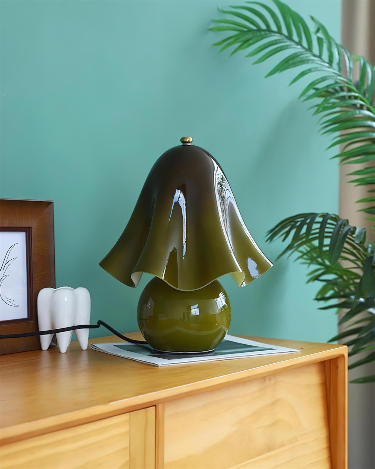 Bellina Sculptural Bell Flower Table Lamp - Accent Lighting for Room T281