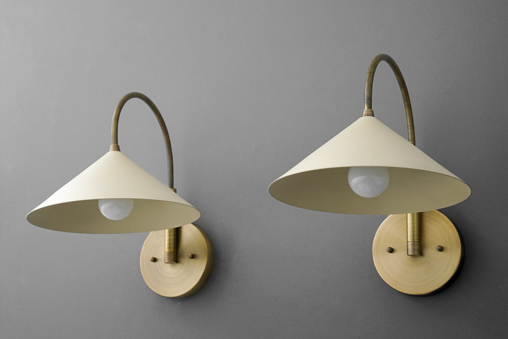 Curva Elegant Arc Cone Wall Sconce - Contemporary Reading Nook Wall Lighting T394