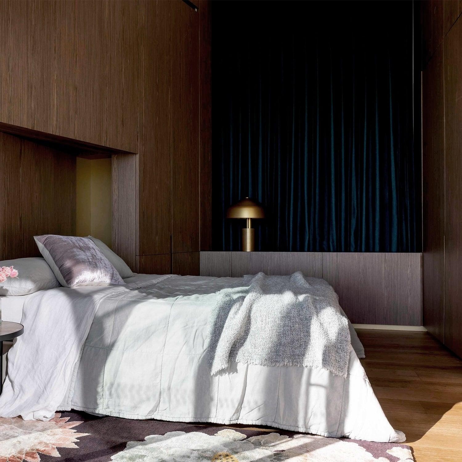 Modern Minimalist Design Crooked Head Table Lamp M340
