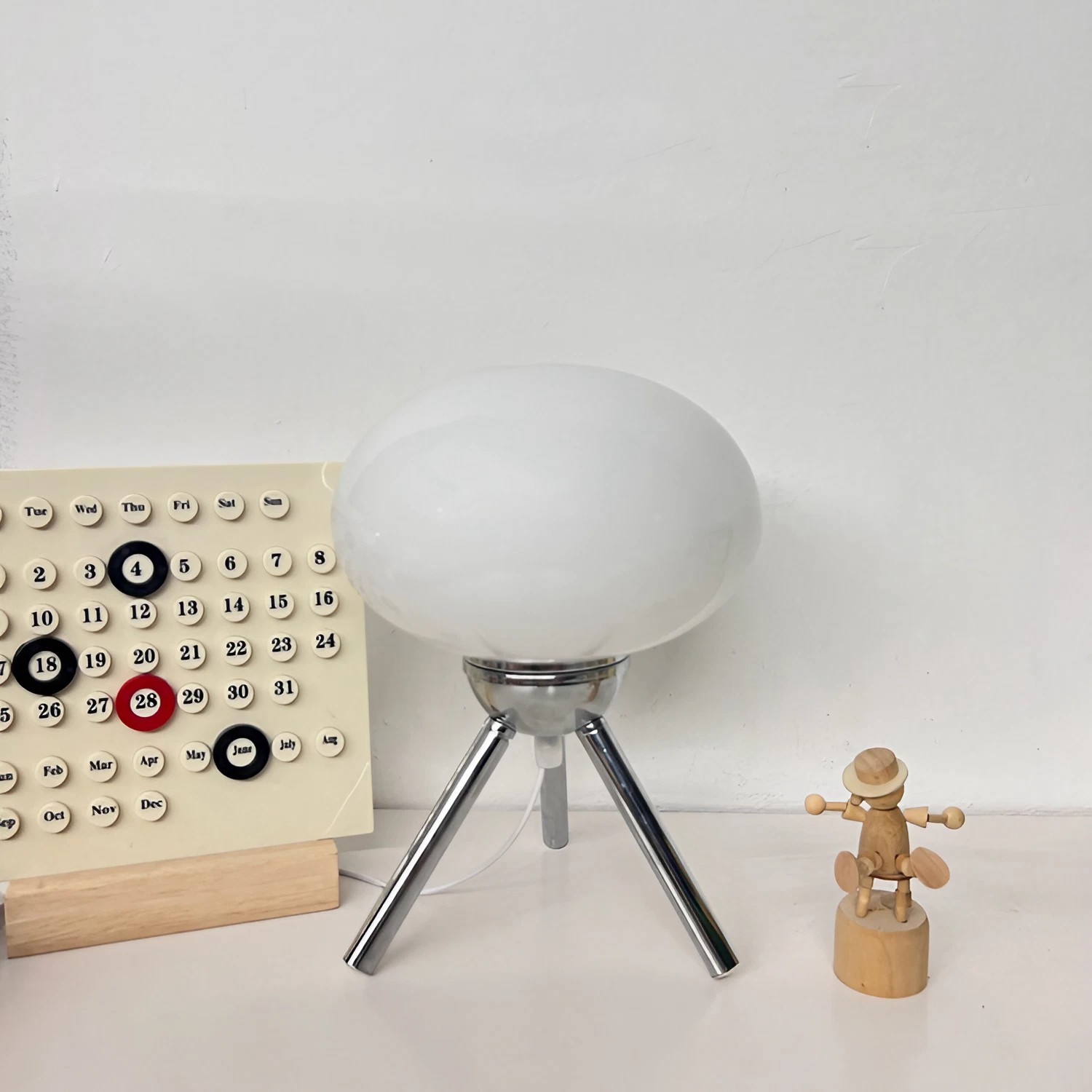 Bauhaus Tripod Glass Table Lamp S25