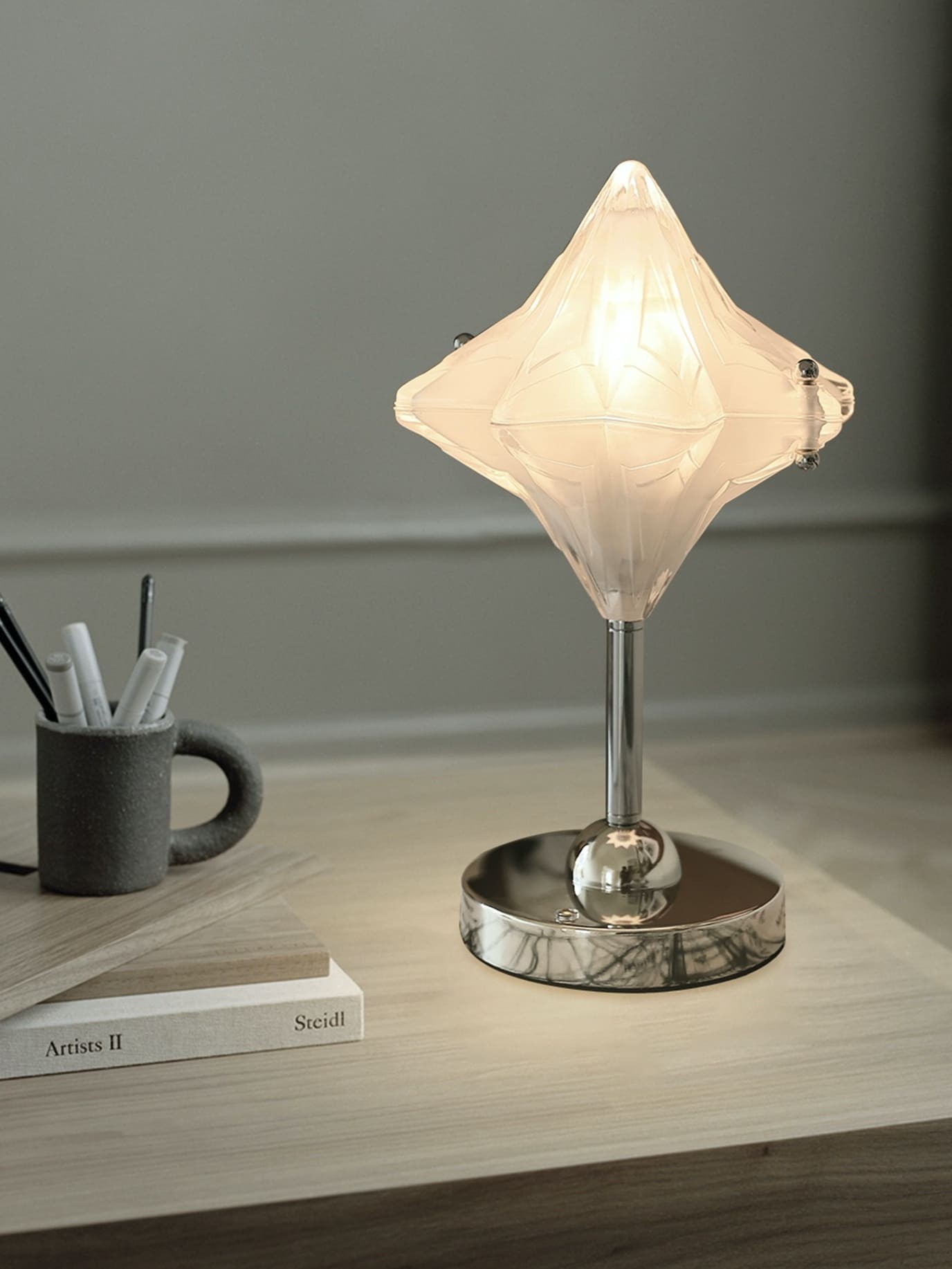 Art Deco Star Table Lamp - Frosted Glass Light for Modern Bedrooms - Astris Lyra T436