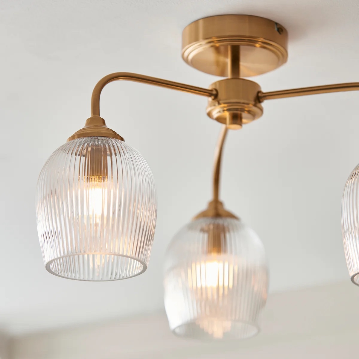 Brazara Multi-Light Glass Shade Pendant Lamp - Curved Metal Arms for Modern Homes T885