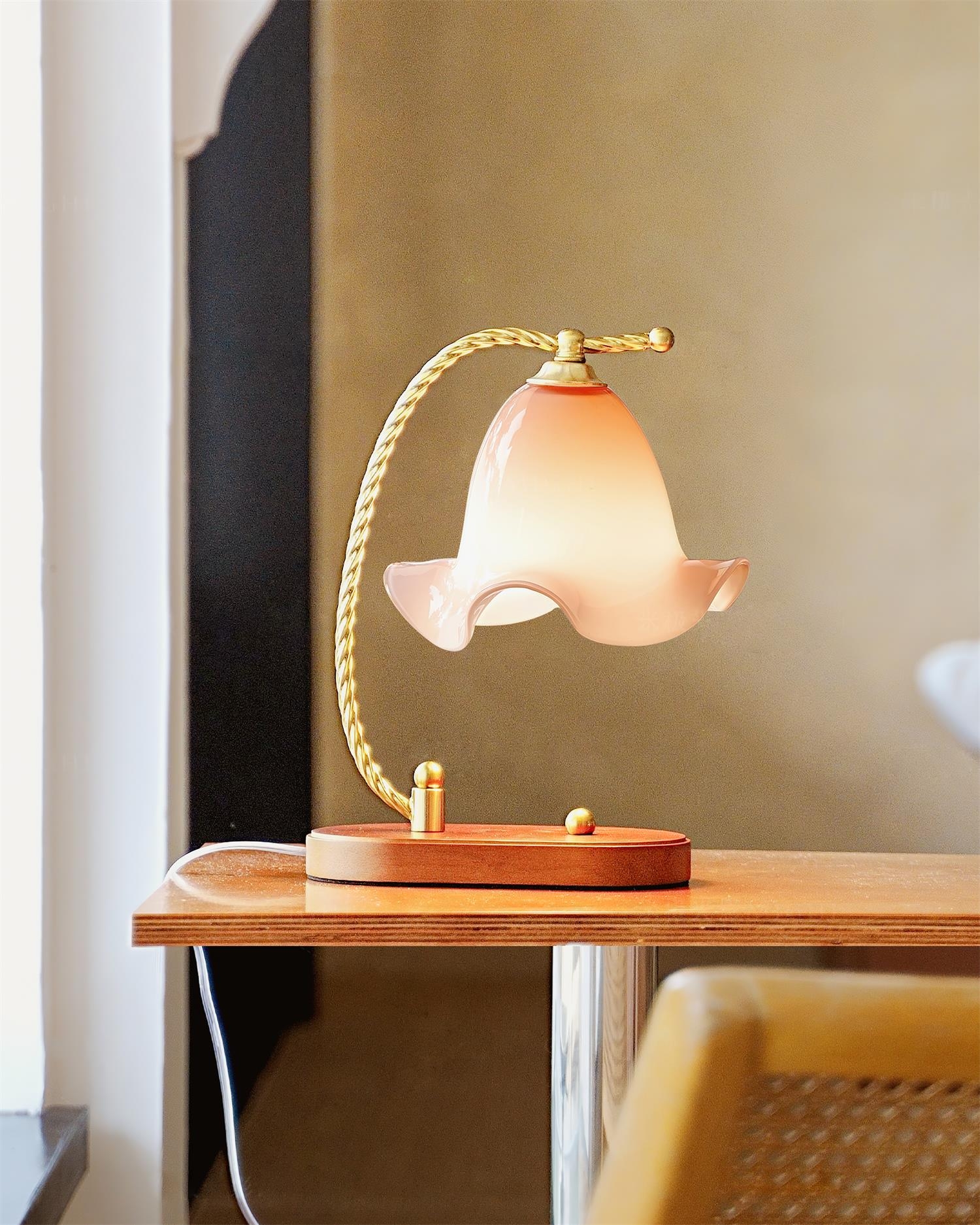 Sprout Table Lamp T1368
