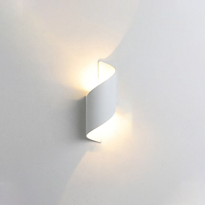 Modern Curl Twisted LED Wall Light M38