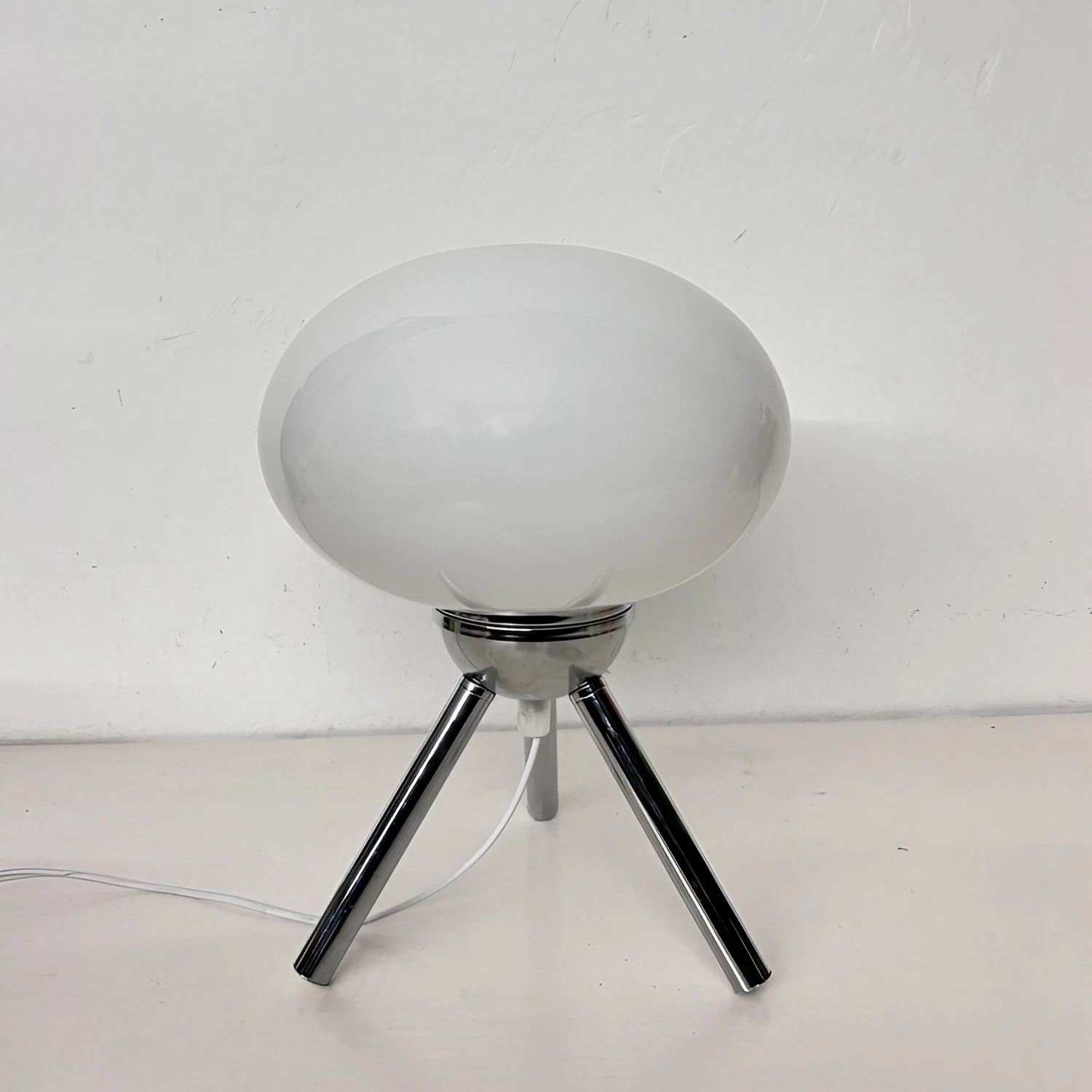 Bauhaus Tripod Glass Table Lamp S25