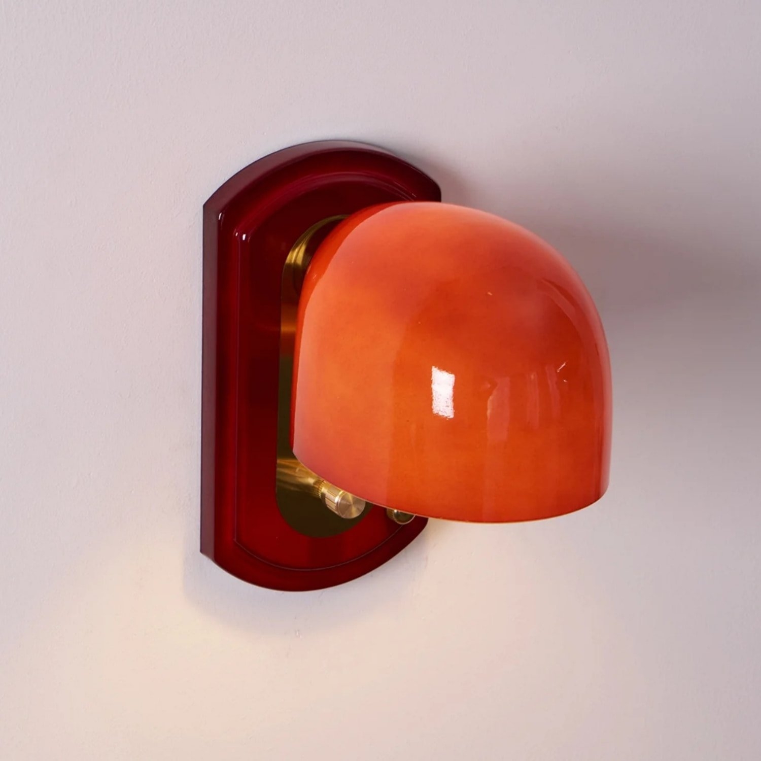 Livessa Sculptural Glass Wall Lamp – Modern Accent Light for Bedrooms T540