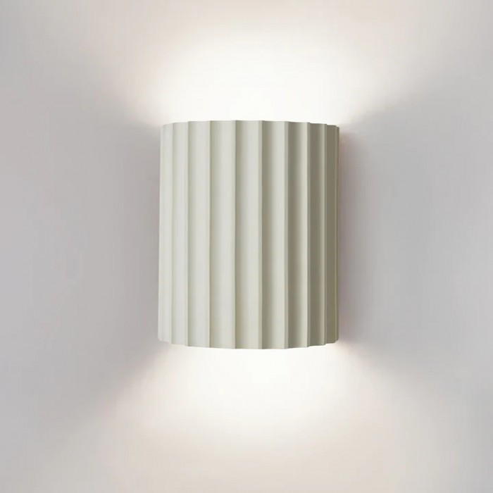 Ribbed Resin Design - Minimalist Wall Light for Modern Interior Spaces S104