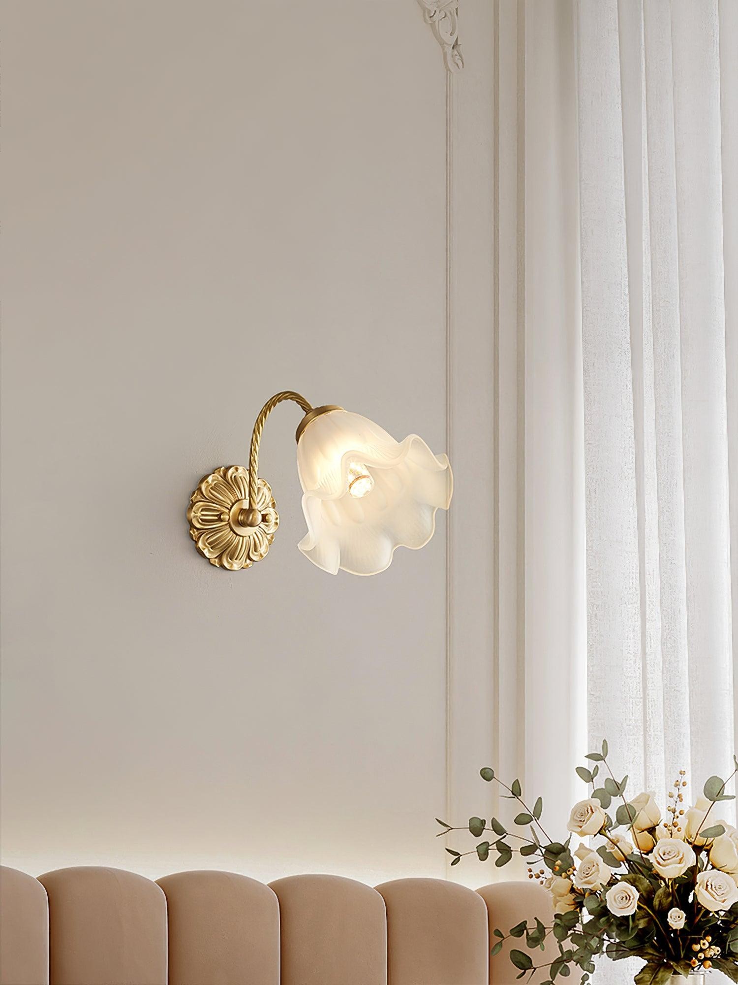Nordic Modern Retro Elegant Flower Brass Glass Wall Lamp M386